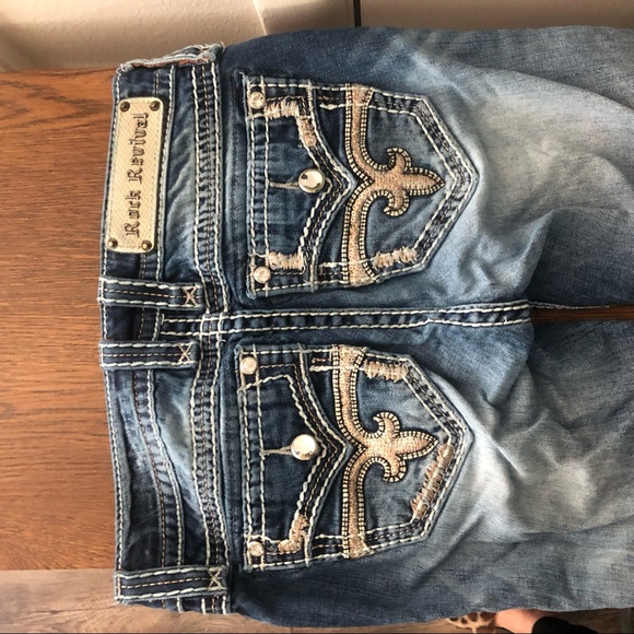 Size 26 mid rise skinny Shania Rock Revivals - Picture 5 of 6